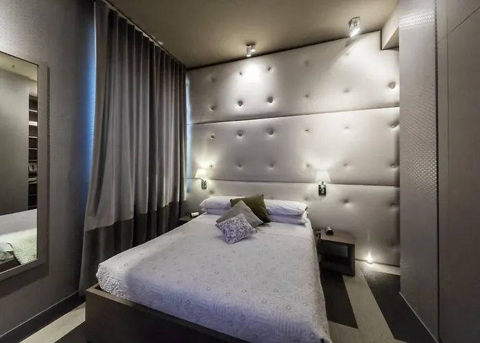 Private Luxury Rom